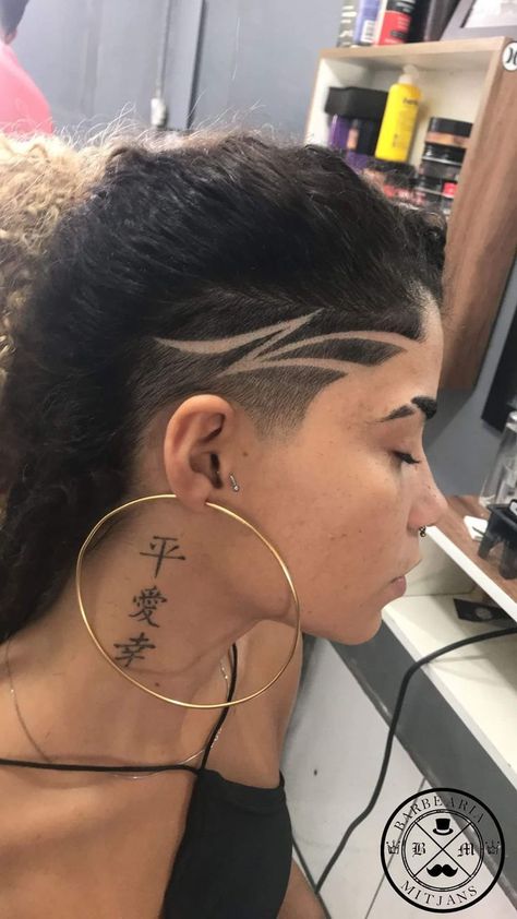 sidecut | Cabelo longo raspado, Projetos do cabelo raspado, Tatuagens de cabelo Side Shave Design, Shave Designs, Hair Tattoo Designs, Hairline Tattoos, Undercut Hair Designs, Undercut Long Hair, Shaved Side Hairstyles, Shaved Hair Designs, Hair Patterns