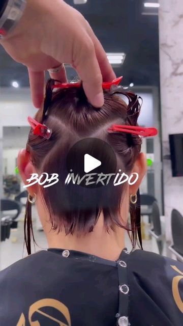 Reverse Bob Haircut, Corte Chanel, How To Cut Hair, Cut Own Hair, Hairstyles Casual, Hair Cut Guide, Feminine Hairstyles, How To Cut Your Own Hair, Layered Bob Haircuts