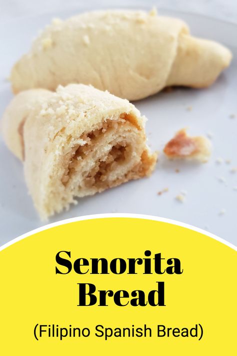 Señorita bread is an airy and sweet pastry also called Filipino Spanish bread. The center is filled with a buttery and sweet mixture. Señorita Bread, Senorita Bread Recipe, Senorita Bread, Filipino Bread, Spanish Bread, Sweet Dinner Rolls, Mexican Bread, Sweet Pastry, Cookie Cake Recipe