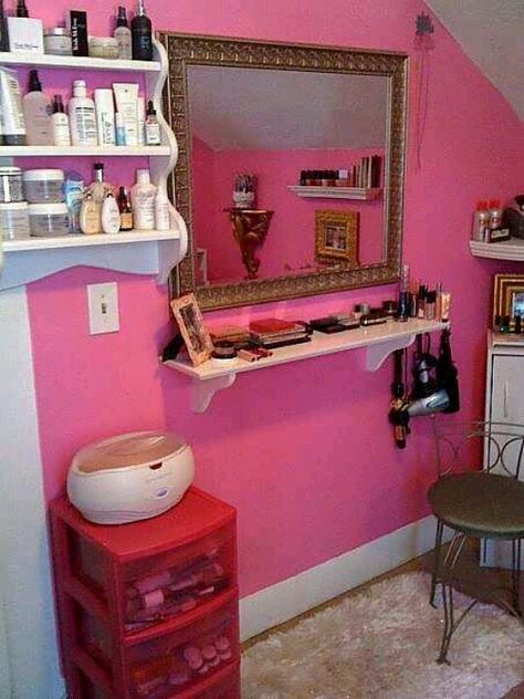 Room idea, love it. Hair Station, Vanity Diy, Hair Stations, Mermaid Beauty, Chairs Diy, Makeup Station, Dollar Store Hacks, Organisation Hacks