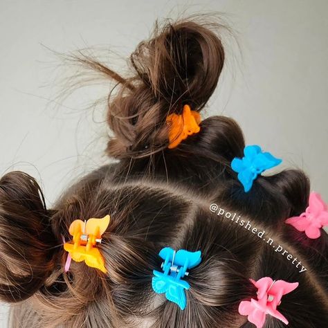 Toddler Hairstyles With Barrettes, Crazy Hair Day Butterfly, Butterfly Clips Hairstyles Kids, Mini Butterfly Clips Hairstyles, Hairstyles With Butterfly Clips, Butterfly Clips Hairstyles, Hairstyles With Barrettes, Cute Clips, Girly Hair