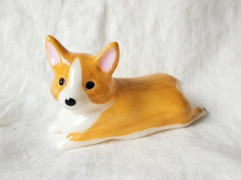 Corgi Clay Sculpture, Dog Clay Charm, Polymer Clay Corgi, Corgi Pottery, Corgi Sculpture, Corgi Clay, Clay Dog Easy, Dog Polymer Clay, Corgi Figurine