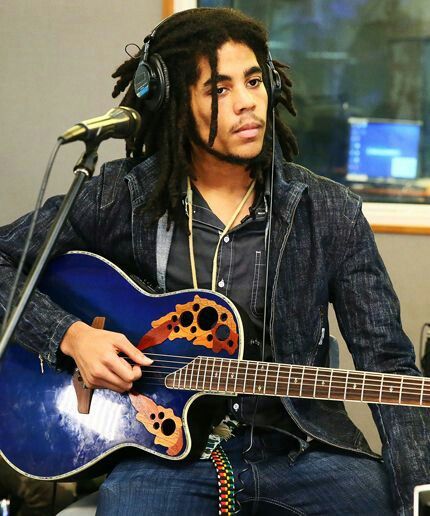 SKIP MARLEY, grandson of Bob Marley. Dread Inspiration, Marley Brothers, Skip Marley, Music Image, Hair Like Wool, Marley Family, Bob Marley Music, Long Locs, Bob Marley Pictures