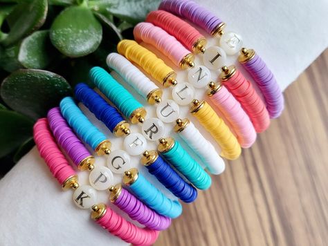 Heishi Bead Bracelet, Bracelet Initial, Personalized Gifts For Mom, Initial Bracelet, Heishi Beads, Beaded Material, Cute Bracelets, Polymer Clay Beads, Gift For Friend