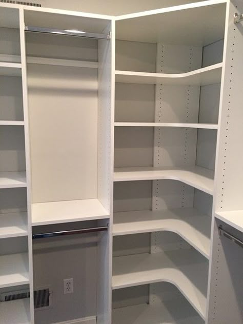 Corner Closet Shelves, Corner Closet Organizer, Organiser Son Dressing, Corner Closet, Closet Redo, Closet Planning, Corner Wardrobe, Walking Closet, White Closet