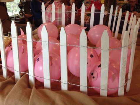 Farm Theme Halloween Decor, Pig Balloons Diy, 1st Birthday Pig Theme, Diy Farm Animals Decorations, Farm Animal Decorations Party Themes, Fourth Birthday Farm Theme, Farm Animal Party Games, Farm Animals Party Decorations, Farm Themed Parade Float