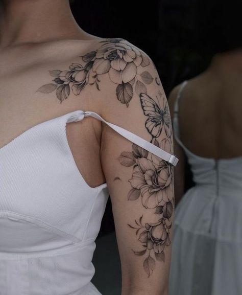 Front Shoulder Tattoo, Upper Shoulder Tattoo, Shoulder Tattoo Ideas, Feminine Shoulder Tattoos, Front Shoulder Tattoos, Arm Tattoos Drawing, Shoulder Cap Tattoo, Floral Tattoo Shoulder, Rose Shoulder Tattoo