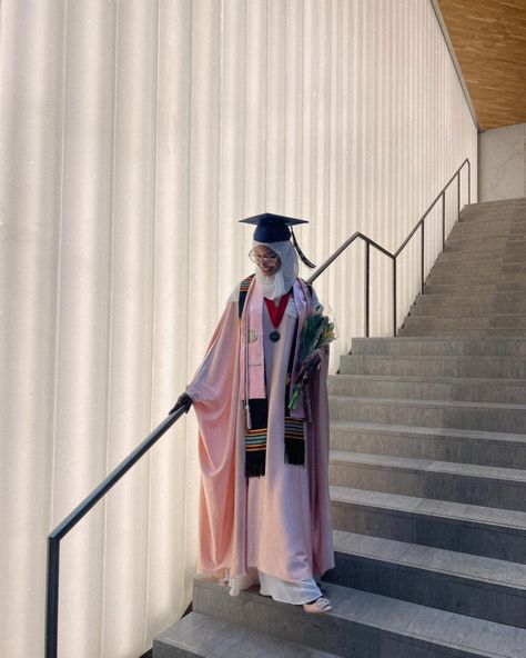 Another pink abaya moment, but make it graduation 🩷🫶🏽 #college #graduation #classof2024 #vlogger #microinfluencer #muslim #fashion #hijabi #blackhijabi #explore Hijabi Graduation, Pink Abaya, Girl Graduation, Graduation College, Hijabi Girl, College Graduation, Muslim Fashion, Influencer, Make It