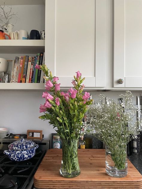 Flowers In The Bathroom, Nothing But Flowers, Flower Therapy, Dream Apartment, Interior Inspo, Love Flowers, My Dream Home, My Flower, A Kitchen