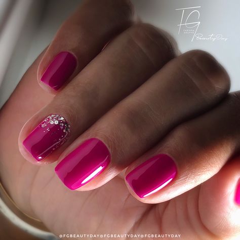 Fuschia Nail Designs, Fuscia Nails Design, Fiusha Nails, Fuschia Nails Design, Pink Accent Nails, Magenta Nails Design, Nails Fucsia, Fucsia Nails, Fuschia Nails