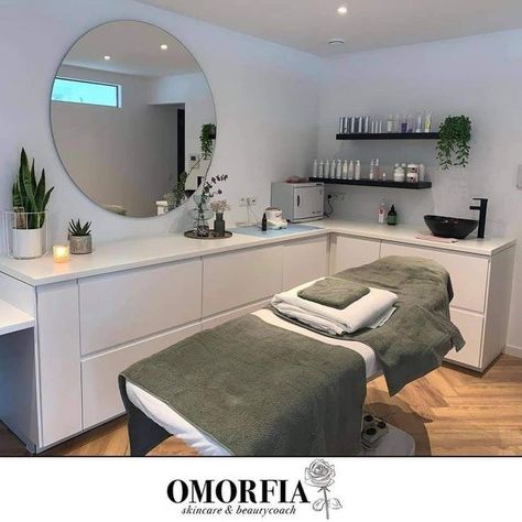 Esthetician Room Set Up Ideas, Beauty Spa Interior Design Ideas, Home Pmu Studio, Esthetician Spa Decor, Spa Plants Decor, Esthetician Shelf Decor, Esthetician Salon Interior Design, Minimalist Facial Room, Esthetician Room Furniture