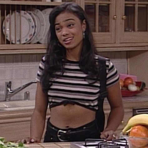 Ashley Banks Outfits, Black 90s Fashion, Tatyana Ali, Ashley Banks, 90’s Outfits, Cher Horowitz, Black 90s, 90s Inspired Outfits, Prince Of Bel Air