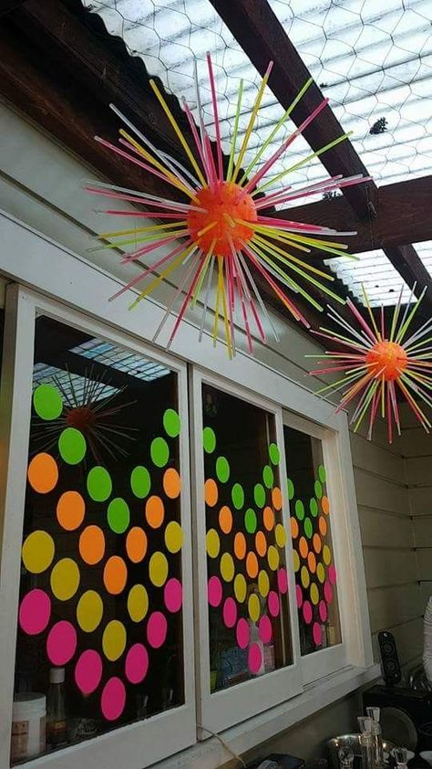 Glow Party Decorations, Neon Party Decorations, 80s Birthday Parties, Glow In Dark Party, Glow Stick Party, Neon Birthday Party, Glow Birthday Party, 80s Theme Party, Blacklight Party