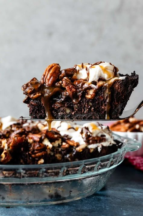 This is a rich, indulgent caramel turtle fudge brownie pie on an Oreo cookie crust. Filled with pecans, chocolate chips, homemade brown sugar caramel sauce, and topped with more pecans, caramel, and whipped cream. Dessert recipe on sallysbakingaddiction.com Fall Chocolate Desserts, Desert Pies, Turtle Fudge, Cookie Pie Recipe, Best Thanksgiving Desserts, Turtle Brownie, Brownie Pie Recipe, Chips Homemade, Cookie Pies