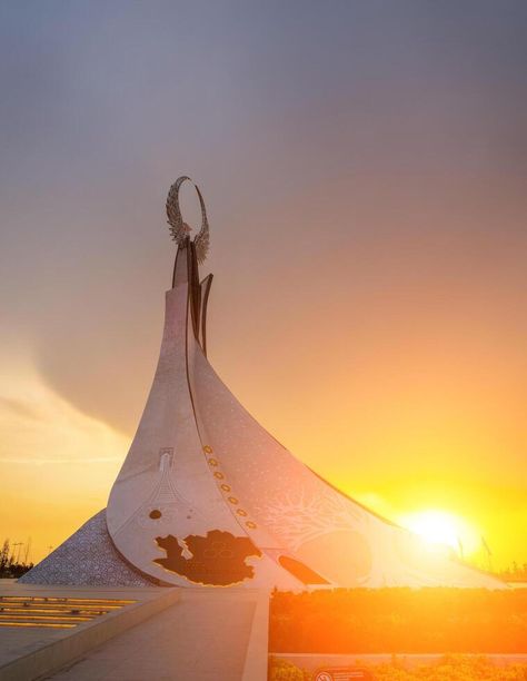 UZBEKISTAN, TASHKENT - MAY 5, 2023 Monument of Independence in the form of a stele with a Humo bird on a sunset in the New Uzbekistan. Tashkent Uzbekistan, Tree Saw, Wedding People, Cityscape Photos, Logo Banners, Nature Backgrounds, Heart With Arrow, Background Banner, May 5