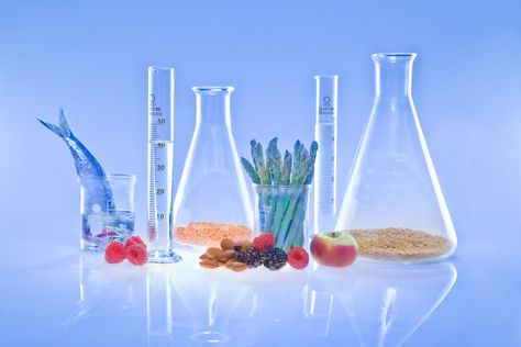 Find out whether a food contains protein, fat, sugar, or other nutrients using these simple chemical tests. Food Engineering, Food Chemistry, Food Tech, Food Technology, Chemistry Experiments, Healthy Groceries, Food Garnishes, Food Science, Healthy Nutrition