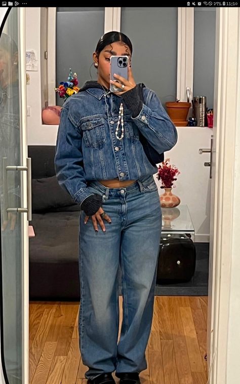 90s Latina, Denim Vest Outfit, Baggy Outfits, Outfit Inspo Winter, Outfit Aesthetics, Outfits Styling, Streetwear Outfit Ideas, Streetwear Winter, Vest Outfit