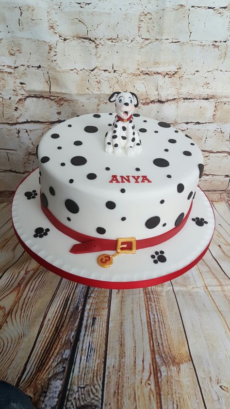 Dalmation Birthday Cake, Dalmation Party, Dalmation Cake, Dalmation Cupcakes, Dalmation Cake Ideas, Dalmatian Birthday Cake, Dalmatian Party Food, Dalmatian Cake, Dalmatian Smash Cake