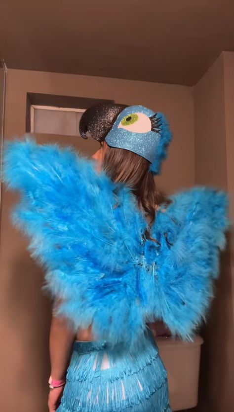 Rio Birds Costume, Rio Birds Halloween Costume, Rio Halloween Costume, Killer Halloween Costumes, Rio Costume, Halloween Costume Duo, Costume Duo, Creative Halloween Costumes Diy, Blue Costume