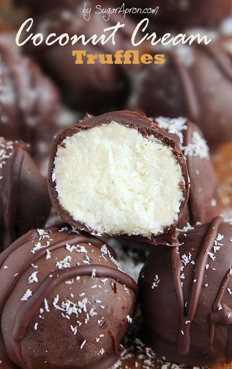 Truffles Coconut, Truffle Recipe Easy, Truffles Chocolate, Easy Truffles, Coconut Truffles, Easy Candy Recipes, Christmas Truffles, Candy Truffles, Truffle Recipe