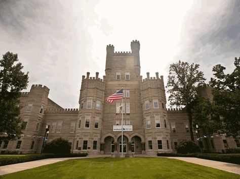 7 Reasons You Shouldn't Go To Eastern Illinois University Northeastern Illinois University, Eastern Illinois University, University Dorm, University Housing, University Dorms, College Freshman, Scavenger Hunts, Freshman College, College Life