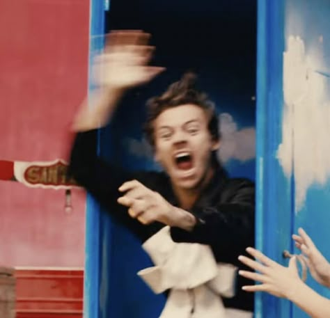 Harry Styles Daylight Music Video, Daylight Music Video, Harry Styles Concert, Harry Styles Cute, Harry Styles Wallpaper, Harry Styles Pictures, Harry Styles Photos, Mr Style, Treat People With Kindness