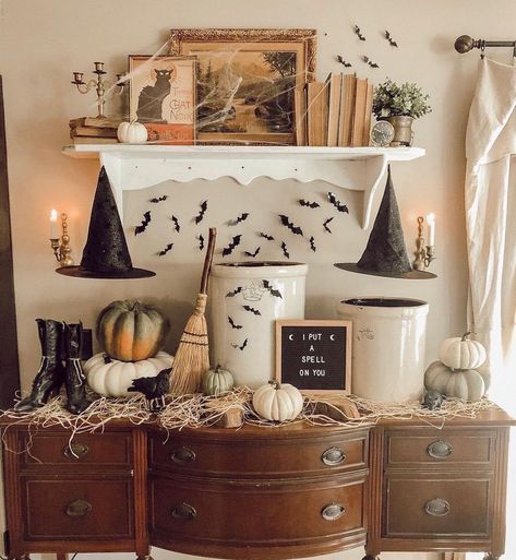 Fall And Halloween Combo Decor, Halloween Cottage Decor, Diy Cozy Halloween Decor, Halloween Decor Styles, Fall And Halloween Mixed Decor, Spooky Vintage Aesthetic, Mixing Fall And Halloween Decor, Earthy Halloween Decor, Fall To Halloween Decor Transition