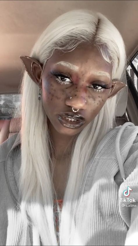 Non Eurocentric Beauty, Enchant Makeup, Elf Cosplay Makeup, Elf Makeup Looks, Black Fae, Most Creative Halloween Costumes, Halloween Costumes 2022, Round Of Applause, Alt Makeup