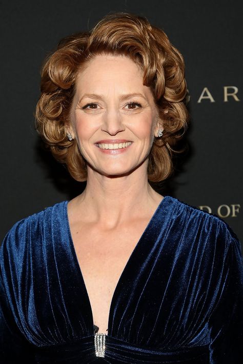 Melissa Leo is an American actress. Melissa Leo, Manhattan Nyc, Nature Painting, Manhattan New York, Star Style, Academy Awards, Calisthenics, Best Actress, Lynx