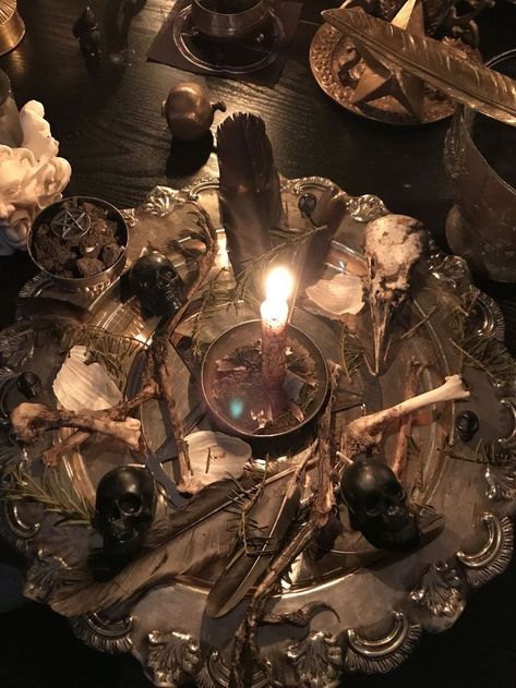 Witchcraft Aesthetic, The Season Of The Witch, Witchcraft Altar, Witch Core, Altar Ideas, Witches Altar, Witch Vibes, Dark Witch, Witchy Aesthetic