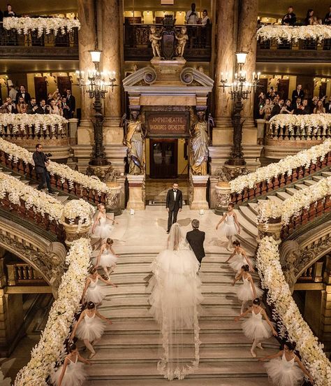 LEBANESE WEDDINGS on Instagram: “Out of dreams 👑 _________________ ▪Wedding dress : @zuhairmuradofficial. ▪Wedding planner : @mc2monamour . ▪Jewelry : @yessayan .…” Untamed Aesthetic, Bridgerton Theme, Lebanese Wedding, Event Planning Career, Turkish Wedding, Russian Wedding, Wedding Dress Cake, Extravagant Wedding, Cinderella Wedding