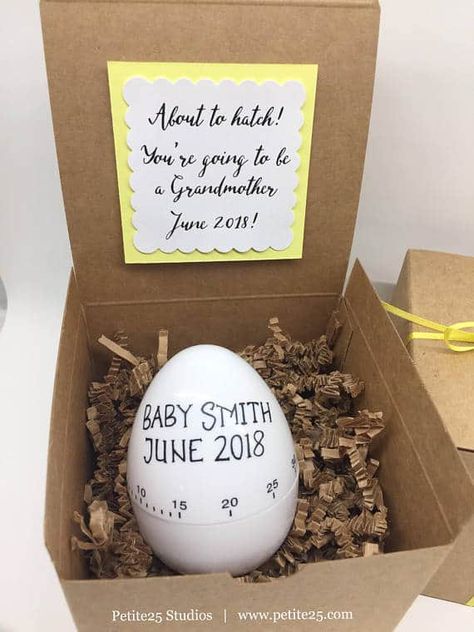 Easter Pregnancy Reveal, Easter Looks, First Pregnancy Announcements, Easter Baby Announcement, Creative Baby Announcements, Expecting Announcement, Second Baby Announcements, Baby Announcement To Parents, Easter Pregnancy Announcement