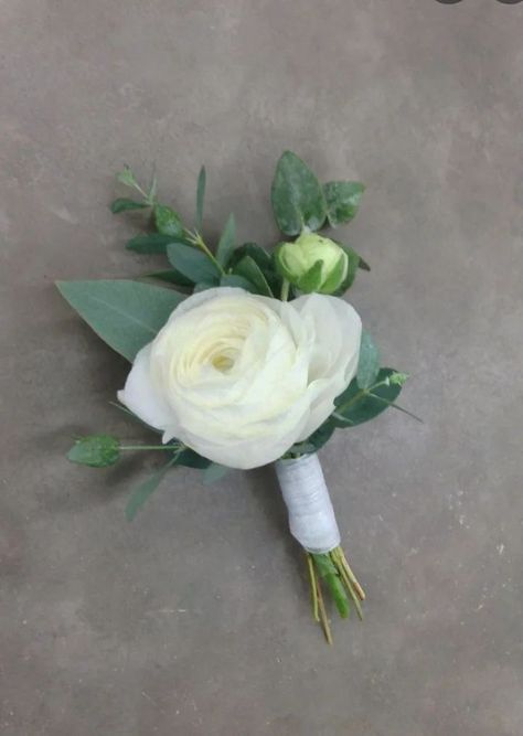 ranunculus boutonniere Boutonniere Wedding Eucalyptus, Boutineer Ideas Eucalyptus, White Modern Boutonniere, White Flower And Greenery Boutonniere, White Ranunculus Boutonniere Wedding, Simple Bouteniers Wedding, White Boutineer Ideas, Boutineer Ideas Ranunculus, Ranaculus Boutonniere Groomsmen