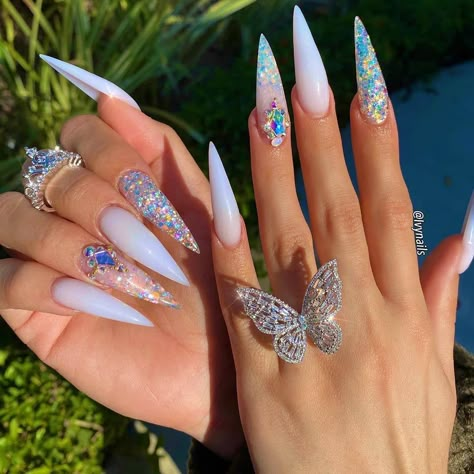 New stylish nail art ideas every day Acrylic Inspiration, Acrylic Nails Stiletto, Stilleto Nails Designs, Nail Goals, Tap Tap, Nails Design With Rhinestones, Stiletto Nails Designs, Glow Nails, Long Acrylic