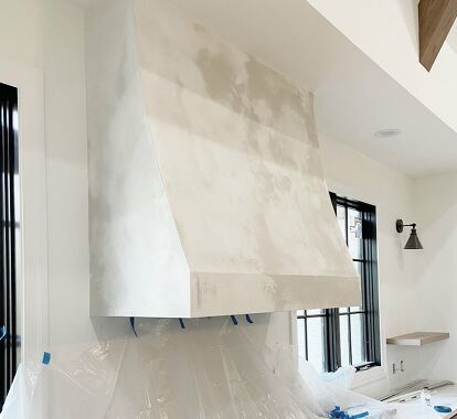 While designing the finishes of our new kitchen, we knew that we wanted to keep the overall look very clean and a mix of modern and traditional. We wanted the hood to have a seamless look, flowing from the wall and ceiling. After some research, we decided that a plaster hood was the way to go. And after some more research, I learned that there was not a lot of info out there on how to go about building one.At this point, I decided that this would be one of the projects I tackled in t… Recirculating Range Hood Cover, Range Hood Ideas Plaster, Kitchen Vent Hood Ideas Vaulted Ceiling, Kitchen Range Hood Ideas, Kitchen Vents, Plaster Range Hood, Galaxy Kitchen, Plaster Hood, Range Hood Ideas