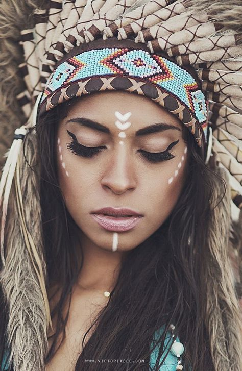 Pocahontas Makeup, Indian Face Paints, Native American Makeup, Make Carnaval, Festival Makeup Rave, Halloweenský Makeup, American Makeup, Shannon Elizabeth, Indian Headdress