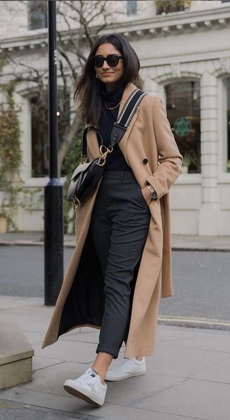 Camel Coat Outfit, Look Boho Chic, Monochromatic Outfit, Winter Fashion Outfits Casual, Mode Casual, Trendy Fall Outfits, Camel Coat, Travel Outfits, Coat Outfits