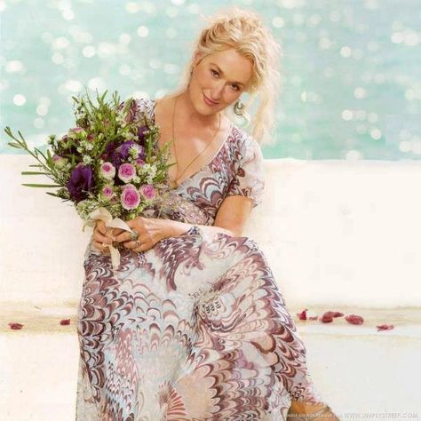 Meryl Streep in a promotional photo for Mama Mia! Mamma Mia Wedding, Donna Sheridan, Peacock Dress, Emma Thompson, Mama Mia, Mia 3, Meryl Streep, Dancing Queen, Best Actress