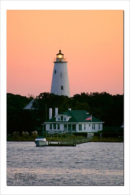 Ocracoke Light was built in Hyde County, on Ocracoke Island, North Carolina in 1823 by Massachusetts builder Noah Porter. The lighthouse stands 75 feet (23 m) tall. Its diameter narrows from 25 feet (8 m) at the base to 12 feet (3.7 m) at its peak. In 1864, Confederate troops dismantled the fourth-order Fresnel Lens, but Union forces later restored it. Ocracoke Lighthouse, Ocracoke Island, Beautiful Lighthouse, North Carolina Homes, Light House, Asheville, Historical Sites, Vacation Spots, East Coast