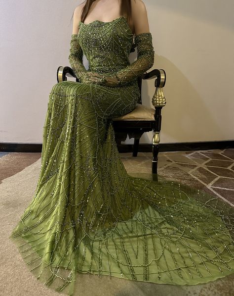 https://www.dreamyvow.com/products/dreamy-vow-luxury-dubai-mermaid-green-evening-dresses-with-gloves-2024-elegant-saudi-arabia-women-wedding-party-gowns-306?_pos=1&_psq=306&_ss=e&_v=1.0 Blue Dress With Gloves, Prom Dress With Gloves, Saudi Arabia Women, Green Evening Dresses, Evening Dresses 2023, Mermaid Green, Yellow Evening Dresses, Silver Evening Dress, Grey Evening Dresses