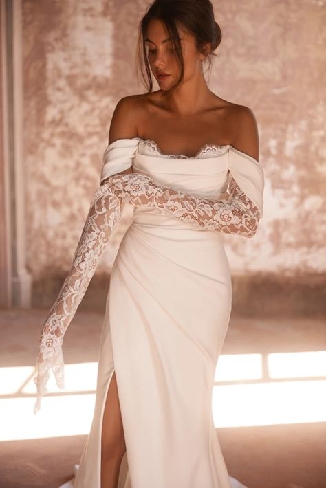 Ruched Wedding Dress, Wedding Platform, Curve Hugging Dress, Column Wedding Dress, 2024 Wedding Dresses, Wedding Dress Brands, Off Shoulder Wedding Dress, Trendy Wedding Dresses, Stunning Wedding Dresses