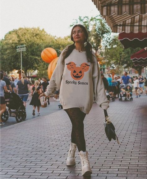 Disney Outfits Winter, Disney Winter Outfits, Disney Park Outfit, Universal Studios Outfit, Disney Trip Outfits, Disney Outfits Women, Halloween Crewneck Sweatshirt, Theme Park Outfits, October Outfits