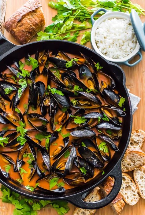 Curry Mussels Recipe, Coconut Curry Mussels, Lao Recipes, Curry Mussels, Thai Coconut Curry, Coconut Curry Recipes, Crazy Couple, Mussels Recipe, Healthy Comfort