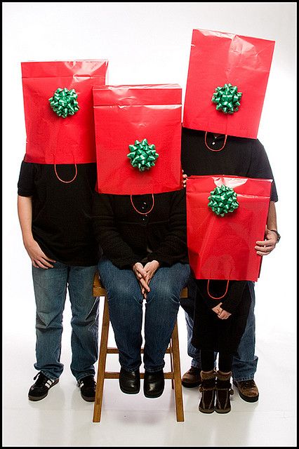 Family portrait. Funny New Years Pictures, Funny Christmas Family Photo Ideas, Funny Family Photos Christmas Cards, Family Christmas Pictures Funny, Funny Christmas Pictures Family, Funny Christmas Family Photos, Funny Christmas Photoshoot, Funny Christmas Cards Photo Ideas, Diy Family Photos