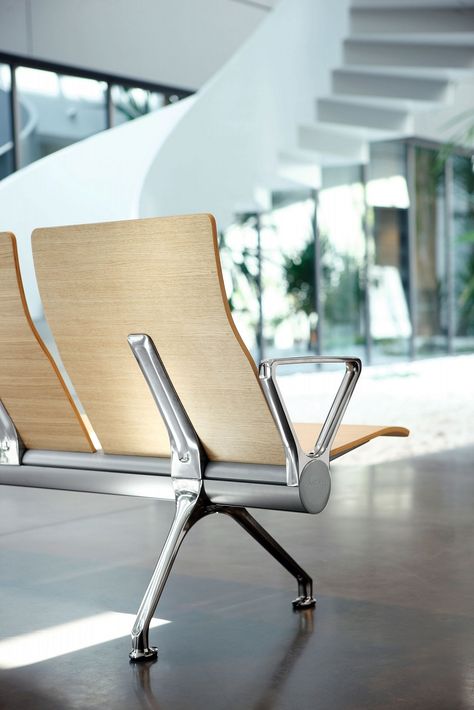 Choose an ergonomic design with Avant waiting benches. Perfect for waiting rooms, airports and hospitals, ensuring comfort at all times. Modular Bench, Waiting Chair, Metal Sofa, Lines Design, Archi Design, Modern Office Chair, Cozy Chair, Office Sofa, Waiting Area