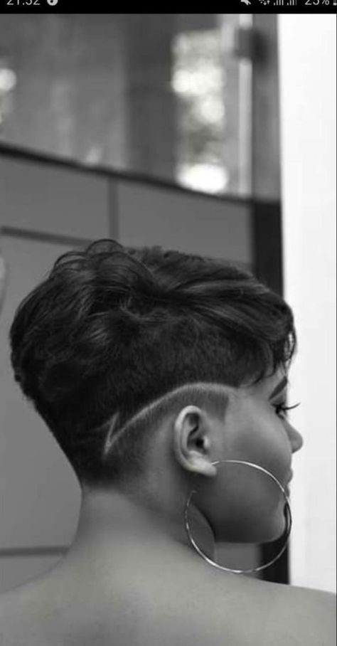 Hair tattoo is a shaving design which incorporated into women's undercut hairstyles. It is a great alternative to ink head tattoos and looks great with any hair length. Sleek coif with double sided undercut pixie 😍 #doublesidedundercutpixie #hairology https://youtu.be/UUhF9dAI7-Y Hair Tattoo Designs Women, Square Bob, Haircuts Designs, Shave Designs, Hair Tattoo Designs, Women's Undercut, Undercut Hair Designs, Hairstyle Girl, Graduated Bob Haircuts