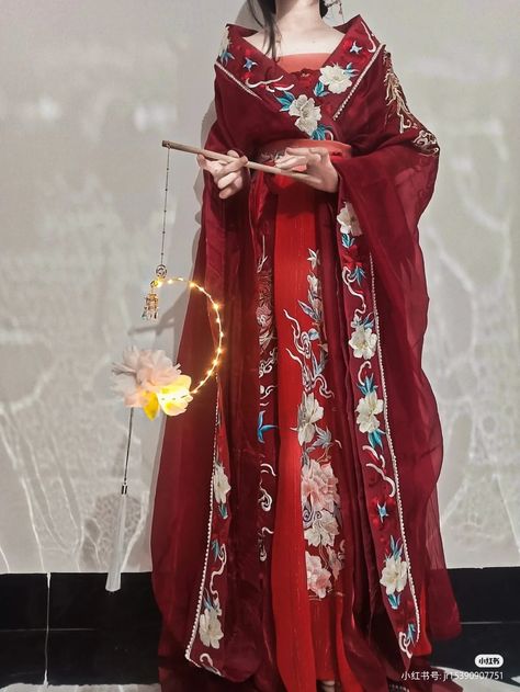 Royal Japanese Clothing, Japanese Royal Kimono, Fantasy Japanese Clothing, Japanese Kimono Aesthetic, Royal Hanfu, Japanese Dress Traditional, Traditional Chinese Outfit, Fantasy Kimono, Japanese Royalty