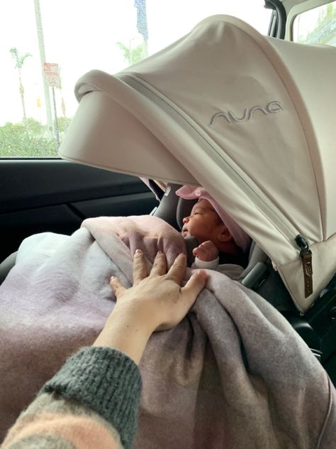 Newborn In Car Seat, Baby Car Seat Aesthetic, Mom Car Aesthetic, Car Seat Aesthetic, Uppababy Vista Double, Romanizing Life, Baby Aesthetics, Mia Toretto, Nuna Pipa Car Seat