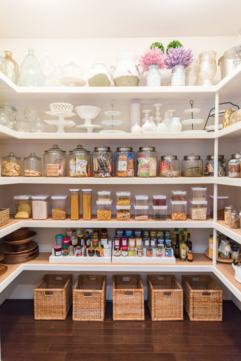 Organized Pantry  I like the vases, milk glass, and cake plates on the top rows. Baking Area, Organiser Son Dressing, Organize Pantry, Pantry Closet Design, Desain Pantry, Pantry Organisation, Pantry Remodel, Organized Pantry, Organization Pantry