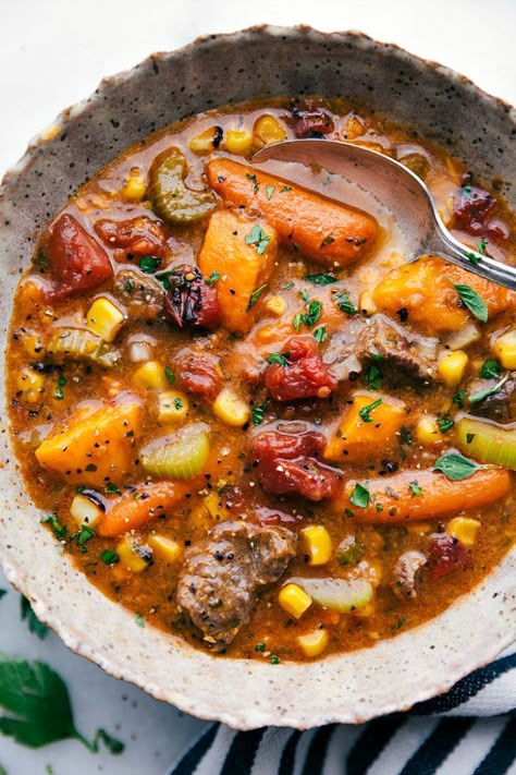 A delicious, hearty, and healthy sweet potato stew made in the crockpot (slow cooker). This stew is packed with the most delicious, good for you ingredients! Recipe via chelseasmessyapron #crockpot #beefand #instantpot #slowcooker Stew Vegetarian, Sweet Potato Burrito, Sweet Potato Stew, Healthy Sweet Potato, Potato Stew, Stuffed Sweet Potato Healthy, Stewed Potatoes, Homemade Dinner Rolls, Beef Stew Recipe